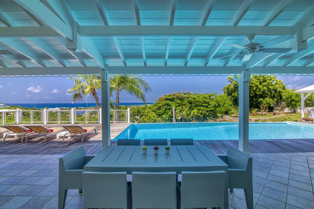 10 Location villa callisto 3 chambres 3 salles de bain avec piscine vue mer aux Terres Basses à Saint Martin